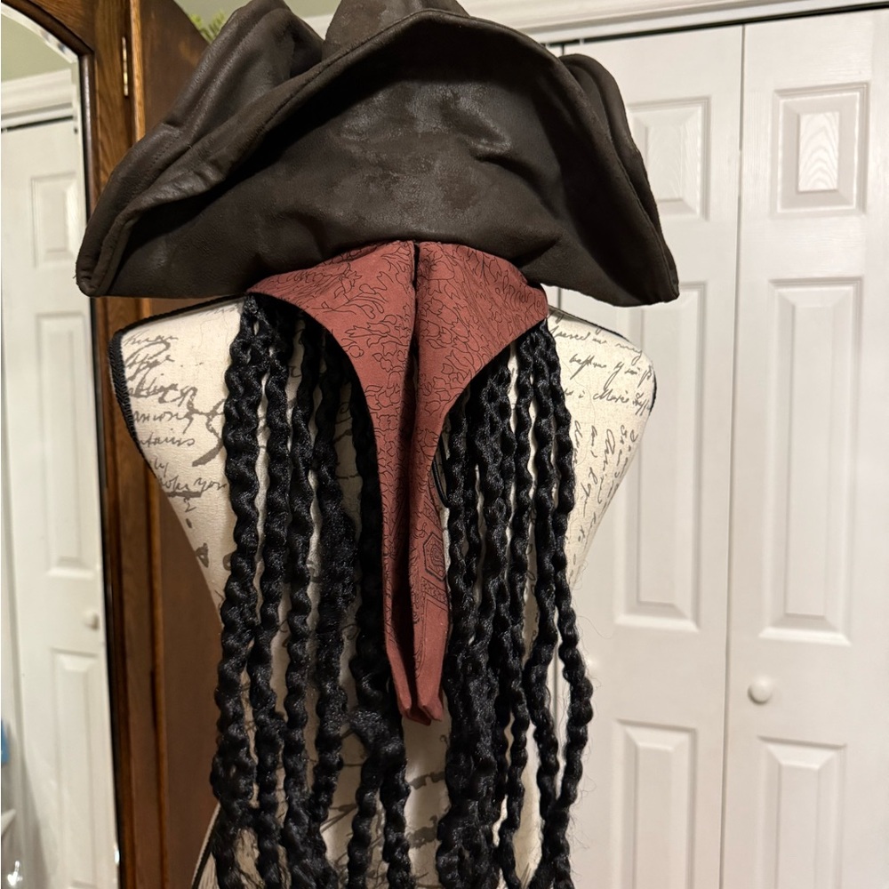 Walt Disney World Pírates of the Caribbean “ Jack Sparrow”  Hat with Dreadlocks